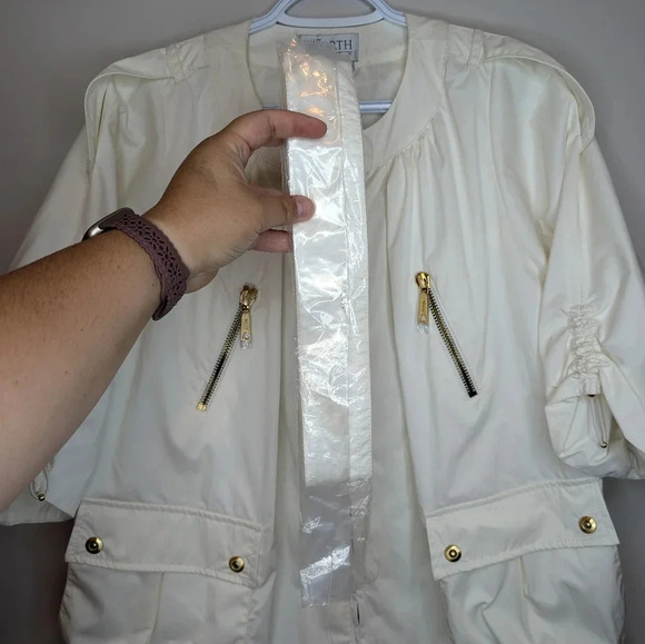 NWT Worth Petite  White w/ Gold Details Cropped Arm Belted Jacket P Size - Picture 3 of 10